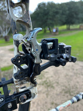 Load image into Gallery viewer, Stan Perfex Long Neck/Scott Pursuit Thumb Mount M-XL (Right Handed)