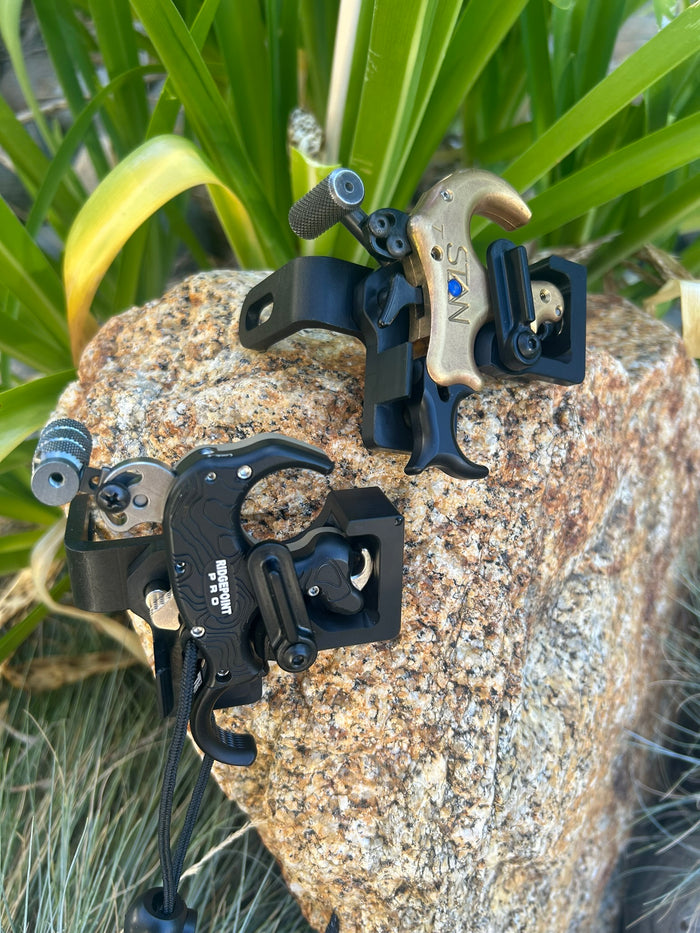 AOT magnetic release holder for the Stan OnneX thumb (Small, Medium) and TRU-Ball Ridgepoint Pro, right hand