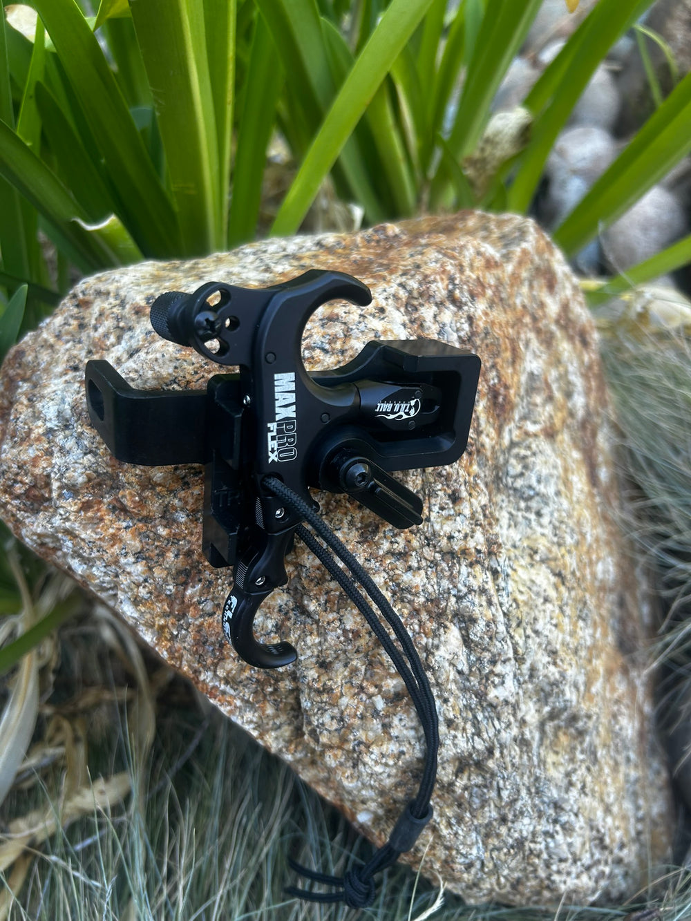 TRU-Ball Max Pro Flex Thumb release in AOT right handed magnetic release holder