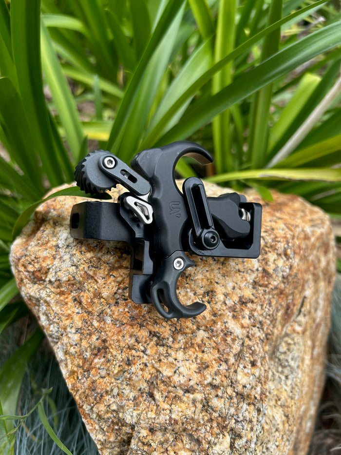 AOT magnetic release holder for the UltraView Gen 1 thumb release, 3-4 finger, M-L, right hand