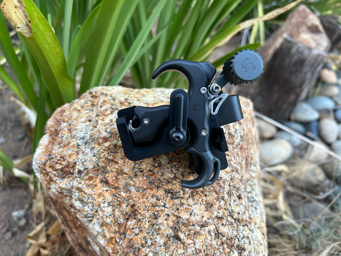 AOT magnetic release holder for the UltraView Gen 1 thumb release, 3-4 finger, M-L, left hand