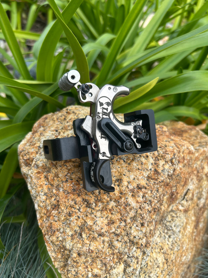 AOT magnetic release holder for the TRU-Ball Goat thumb release, Medium and Large, right hand