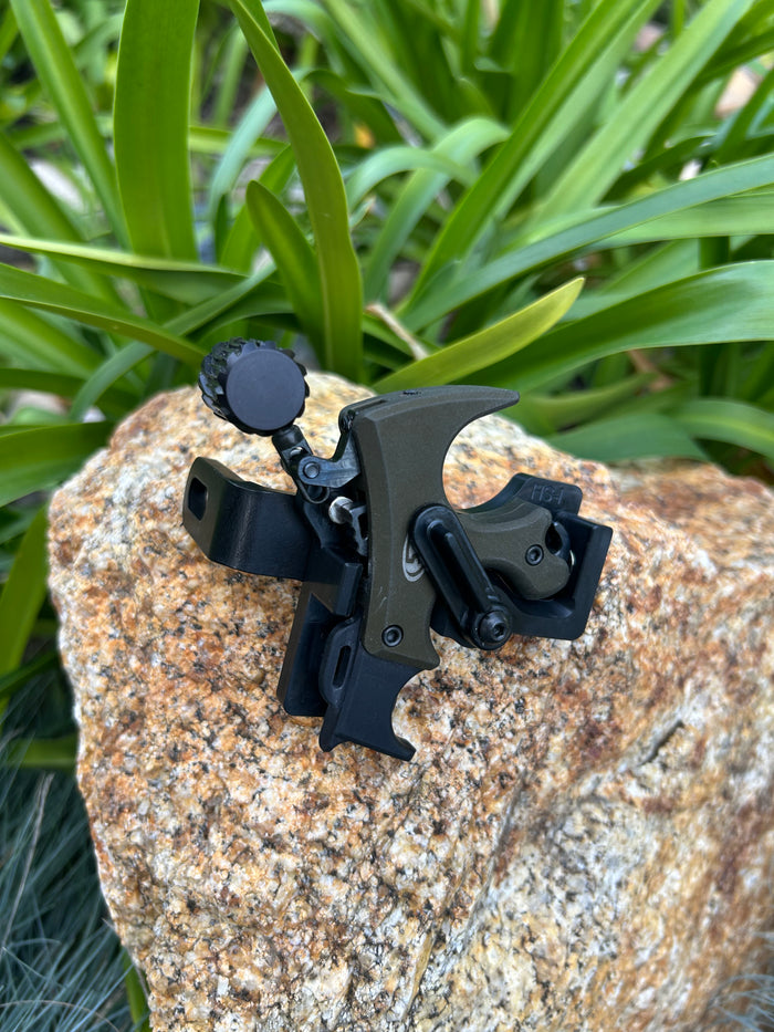 AOT magnetic release holder for the Hot Shot Ignition thumb release, right hand