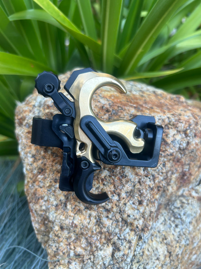 AOT magnetic release holder for the UltraView Gen 2 thumb release, Standard and XL, right hand