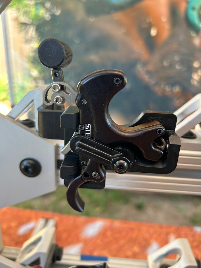 AOT magnetic release holder for the Scott STB-1 and STB-2 thumb releases, right hand