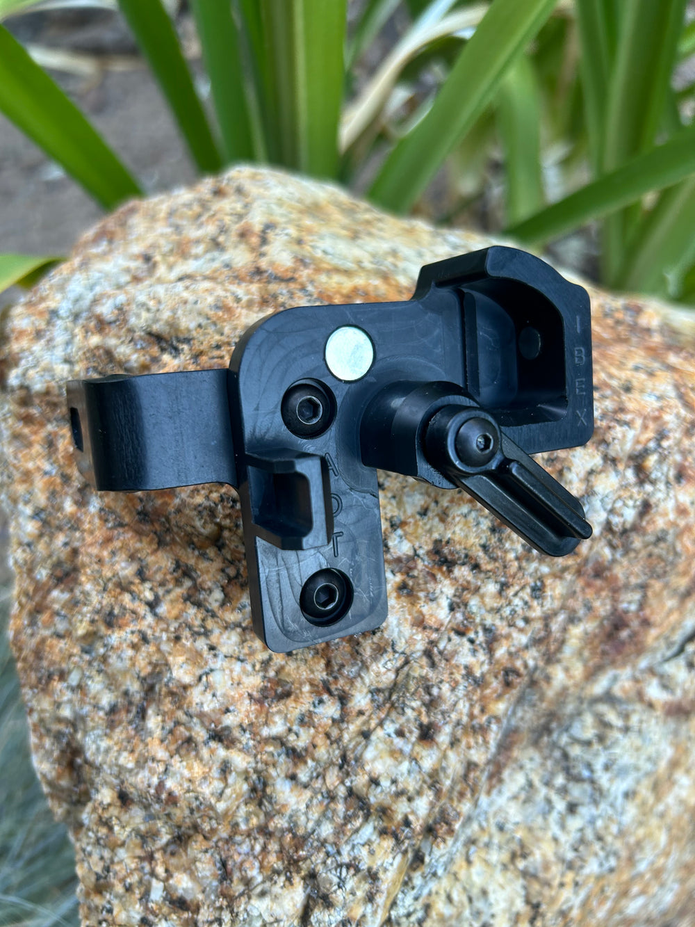 AOT magnetic release holder for the Evolution Outdoors Ibex hinge release, right-handed