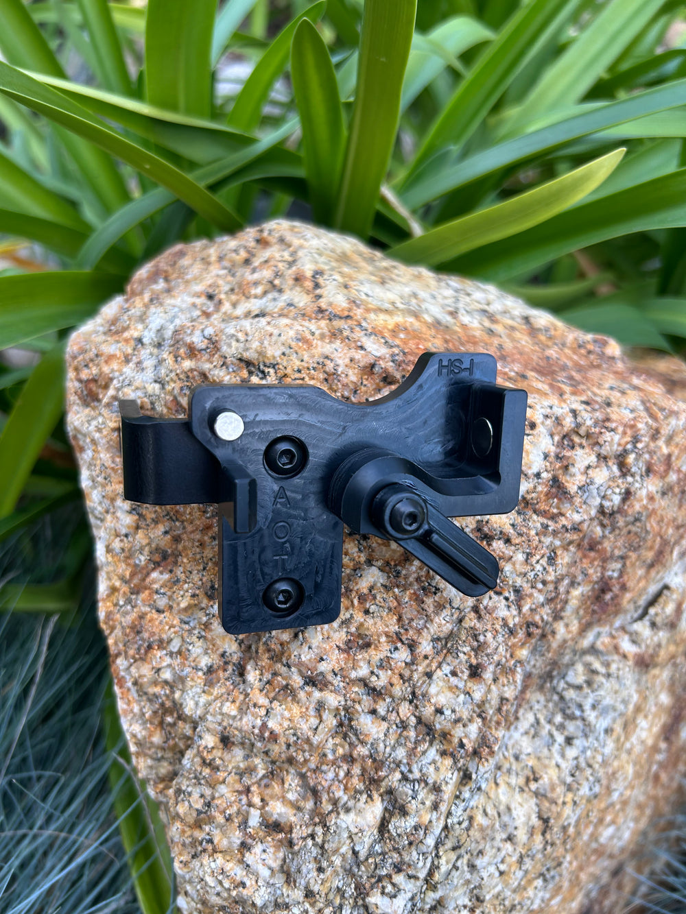 AOT magnetic release holder for the Hot Shot Ignition thumb release, right-handed
