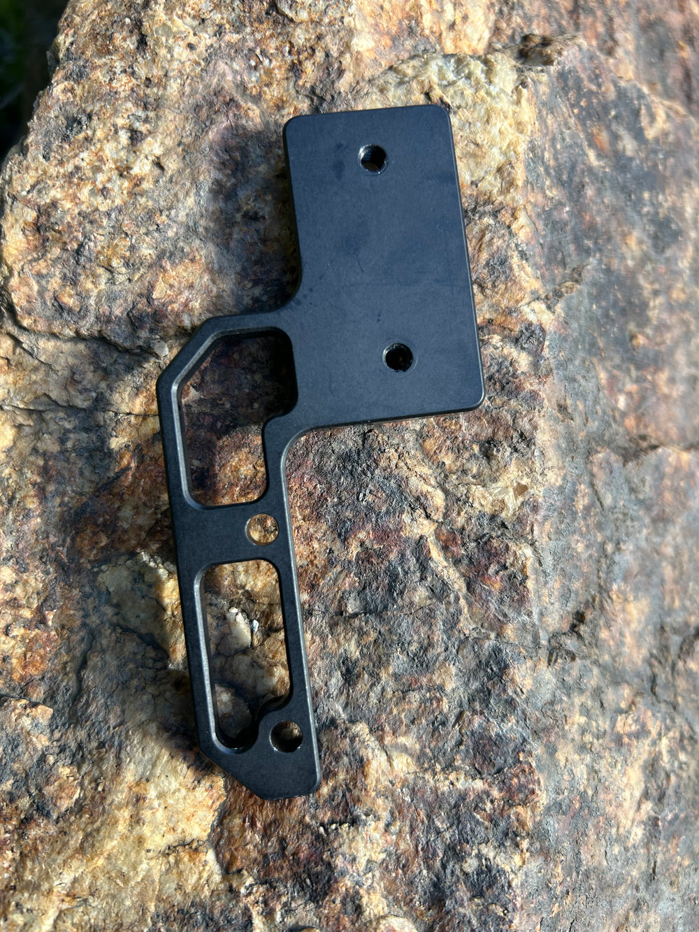 AOT Hoyt Alpha Picatinny mounting bracket for release holders