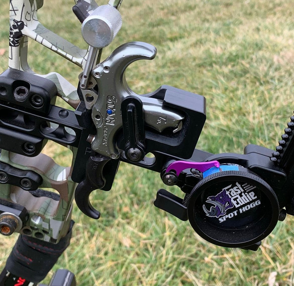 AOT clamp for Spot-hogg dovetail sight bars and Mathews Bridge-Lock, for mounting an AOT release holder