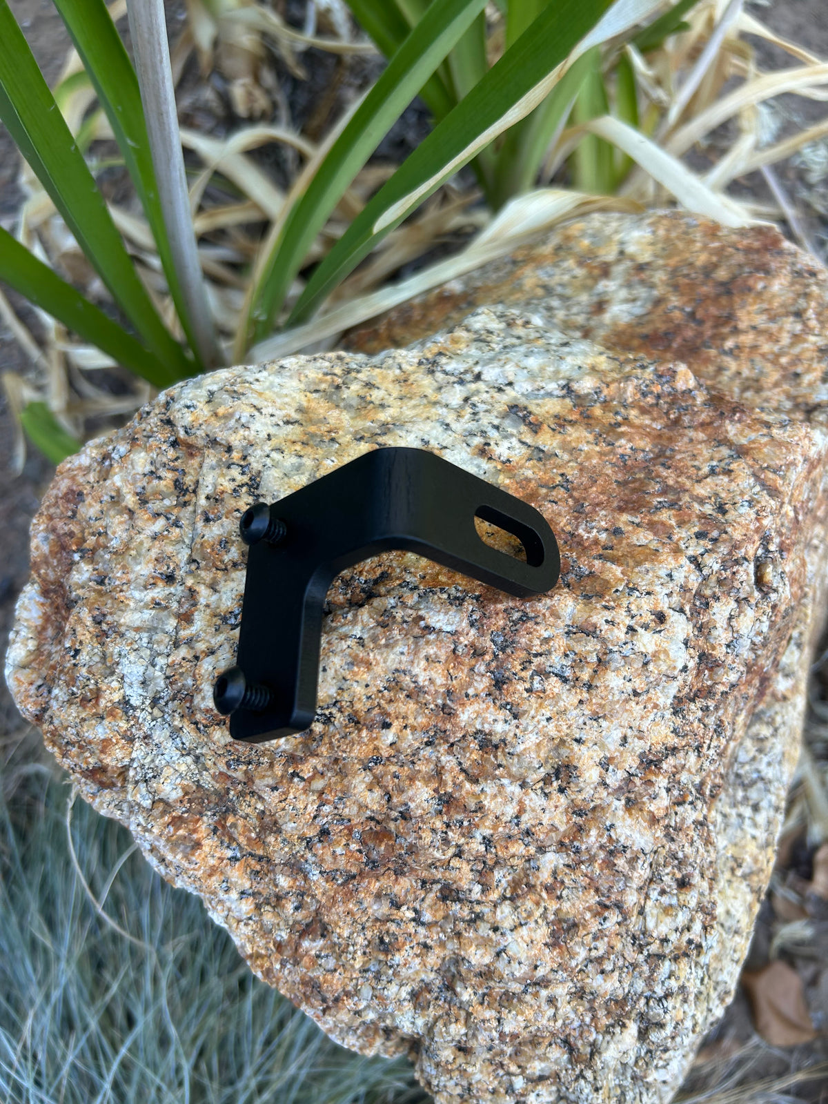 AOT left hand stabilizer mounting bracket for release holders