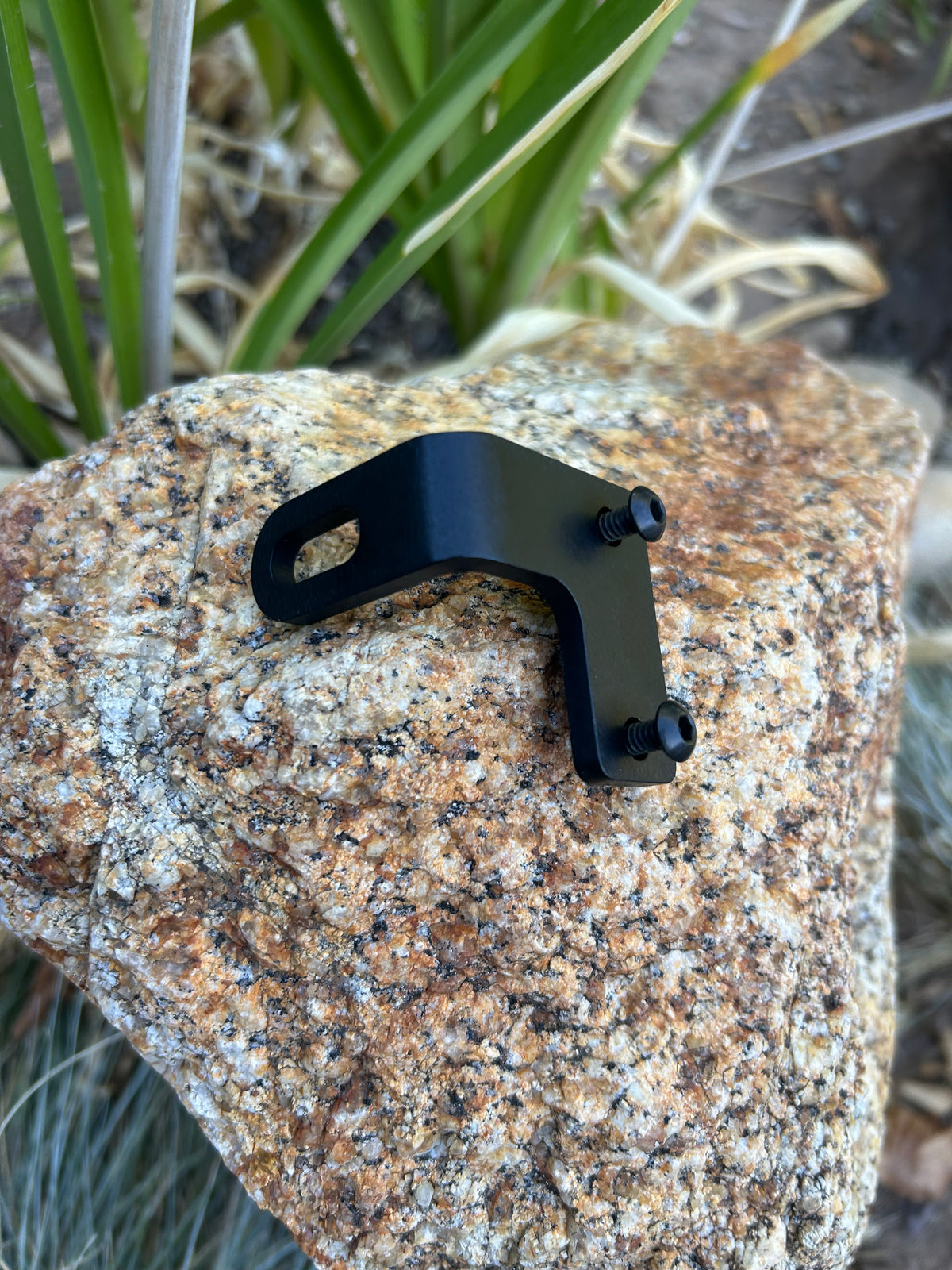 AOT right hand stabilizer mounting bracket for release holders