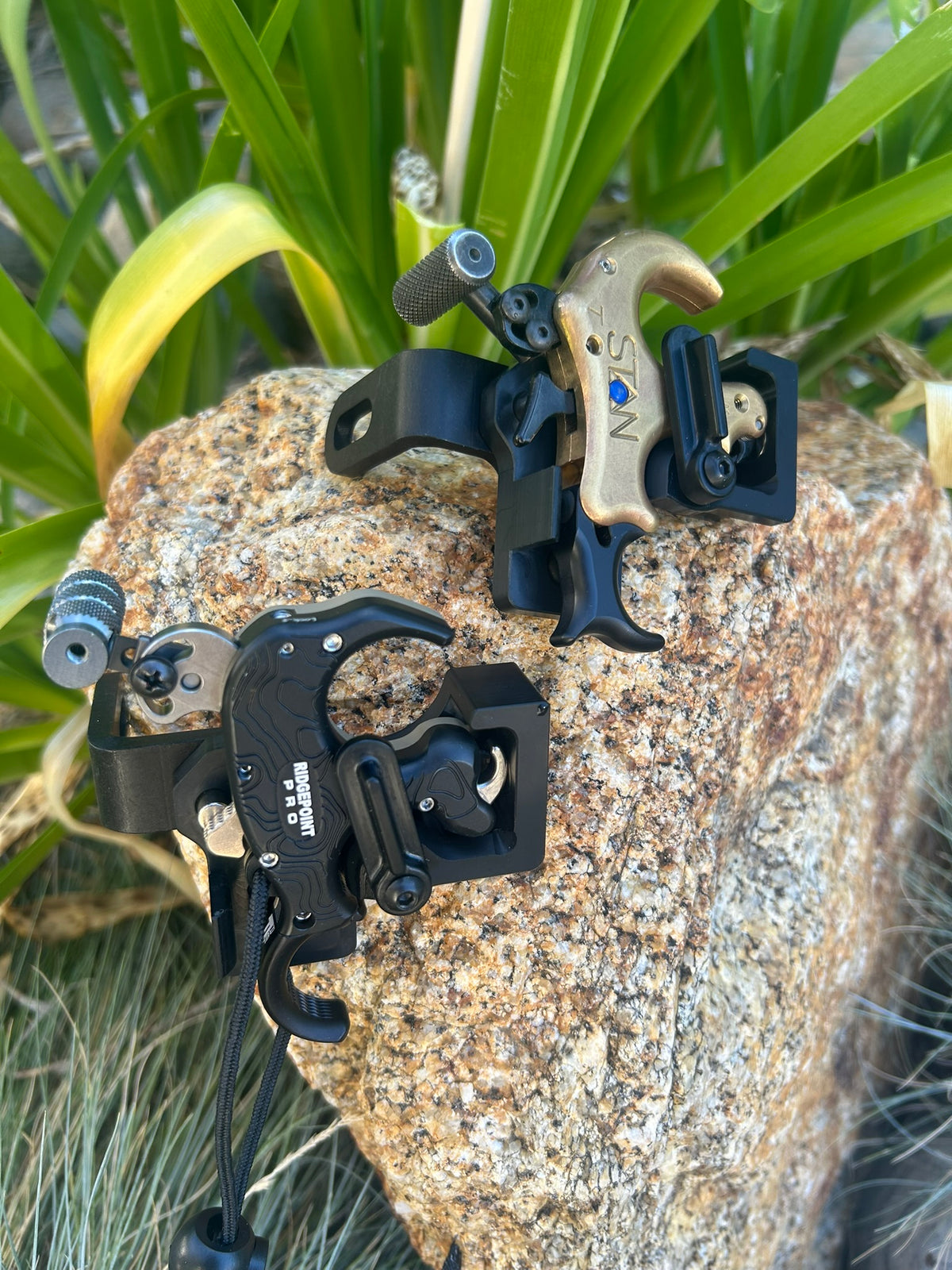 AOT magnetic release holder for the Stan OnneX thumb (Small, Medium) and TRU-Ball Ridgepoint Pro, right hand