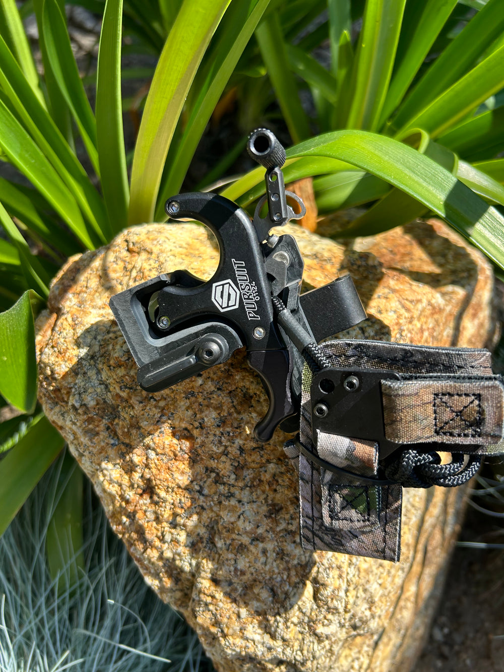 AOT magnetic release holder for Stan Perfex Long Neck and Scott Pursuit thumb releases, M-XL, left-handed