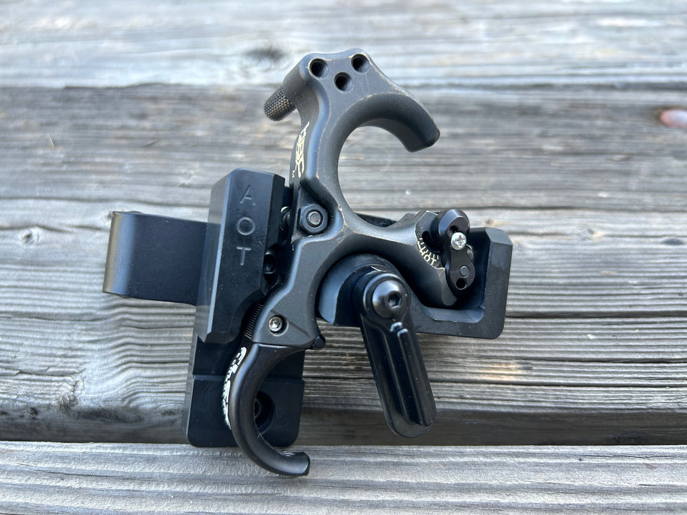 AOT magnetic release holder for the TRU-Ball HBC Flex hinge release, Small, Medium and Large, right-handed