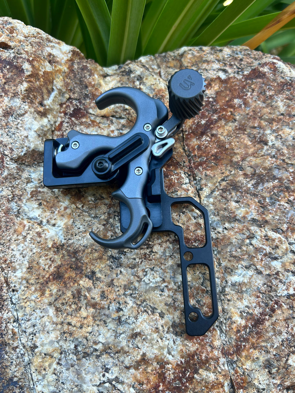 AOT magnetic release holder for the UltraView Gen 1 thumb release, left-handed, on the Hoyt Alpha Picatinny bracket mounting option