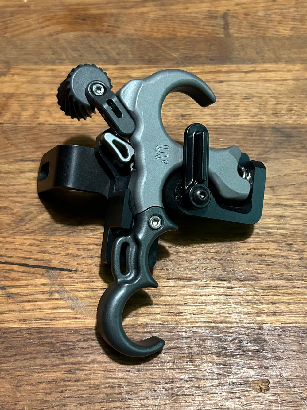 AOT magnetic release holder for the UltraView Gen 1 thumb release, 3-4 finger, M-L, right-handed