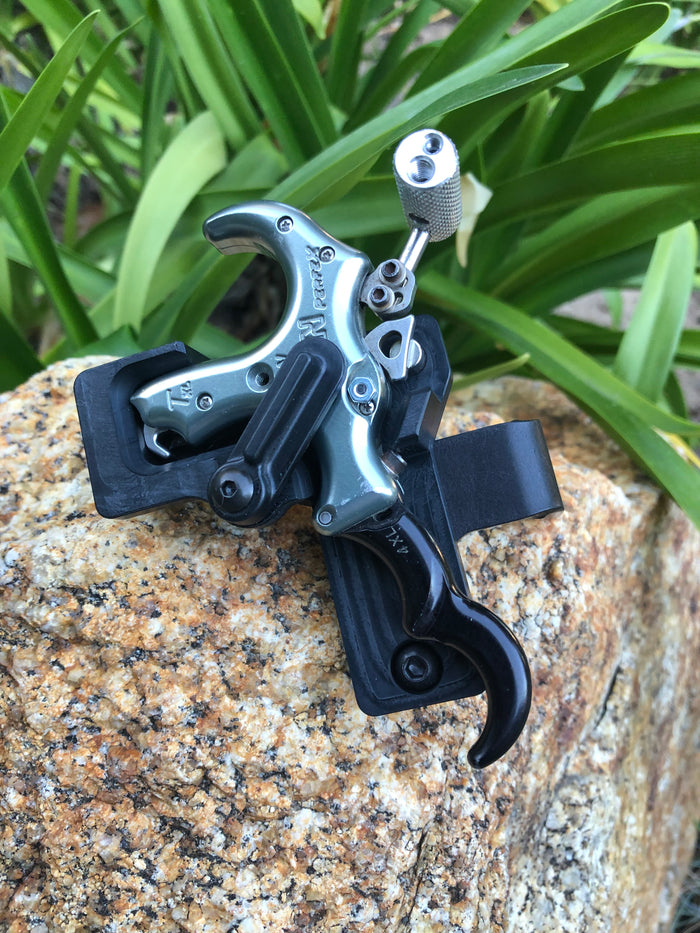 AOT magnetic release holder for the Stan Perfex Long Neck and Scott Pursuit thumb releases, M-XL, left hand