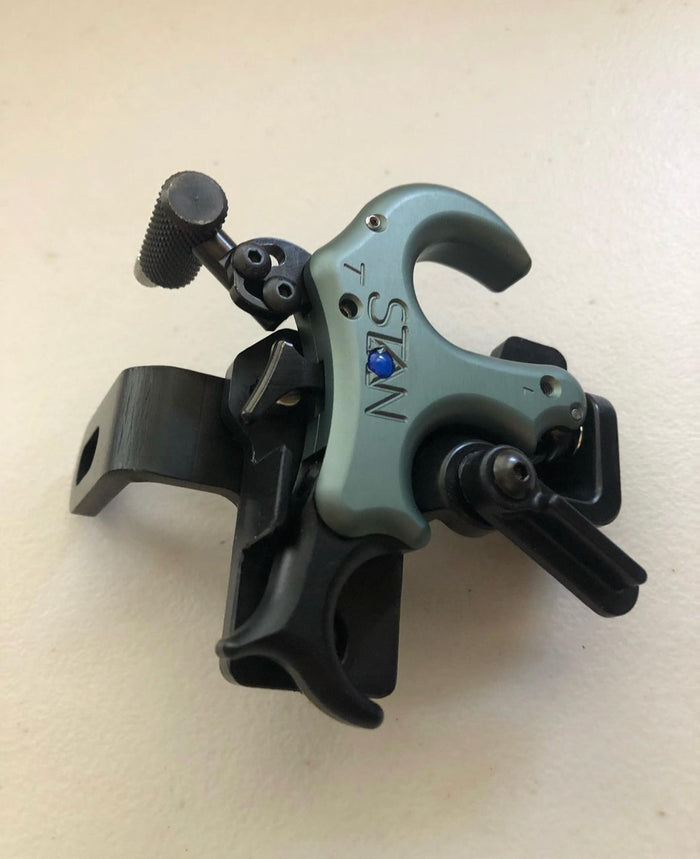 AOT magnetic release holder for the Stan OnneX thumb and Click in Large, XL and XXL, right hand