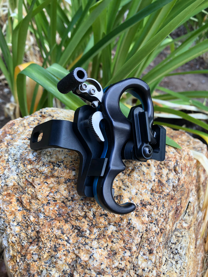 AOT magnetic release holder for the Scott Sigma thumb release, right hand